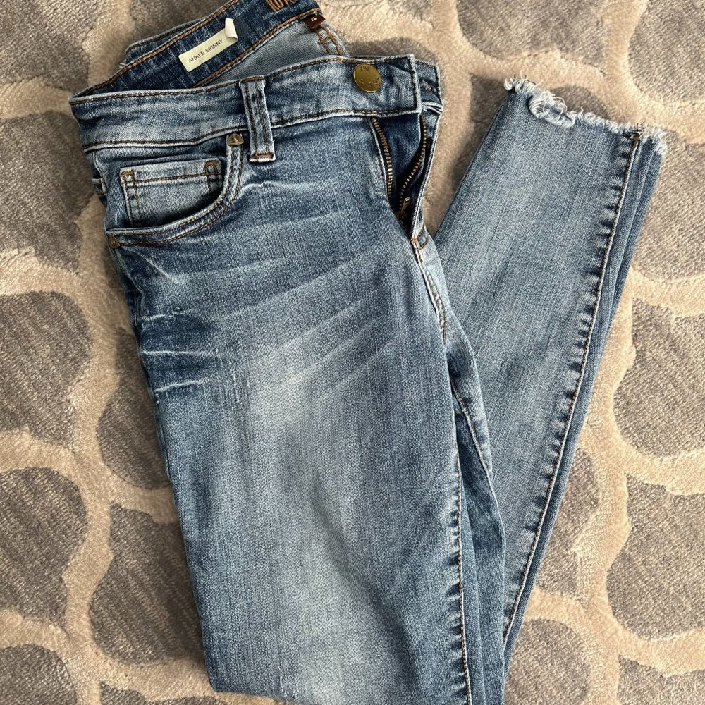 Distressed Ankle cut skinny Jean